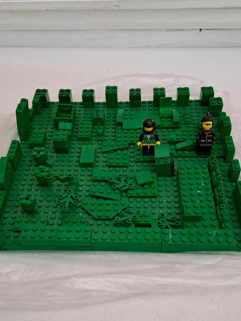 Green Building Base with Minifigures Lego Toy